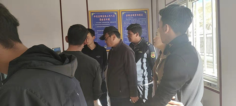 10月21日城管局、環(huán)保局及住建局局長(zhǎng)蒞臨我廠謝通門污水處理廠檢查運(yùn)行情況及了解整改階段。