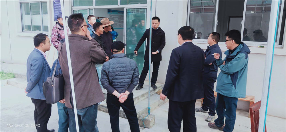 西南督查組在自治區(qū)、日喀則市、吉隆縣、吉隆鎮(zhèn)有關(guān)領(lǐng)導(dǎo)的陪同下對吉隆鎮(zhèn)污水處理廠檢查工作